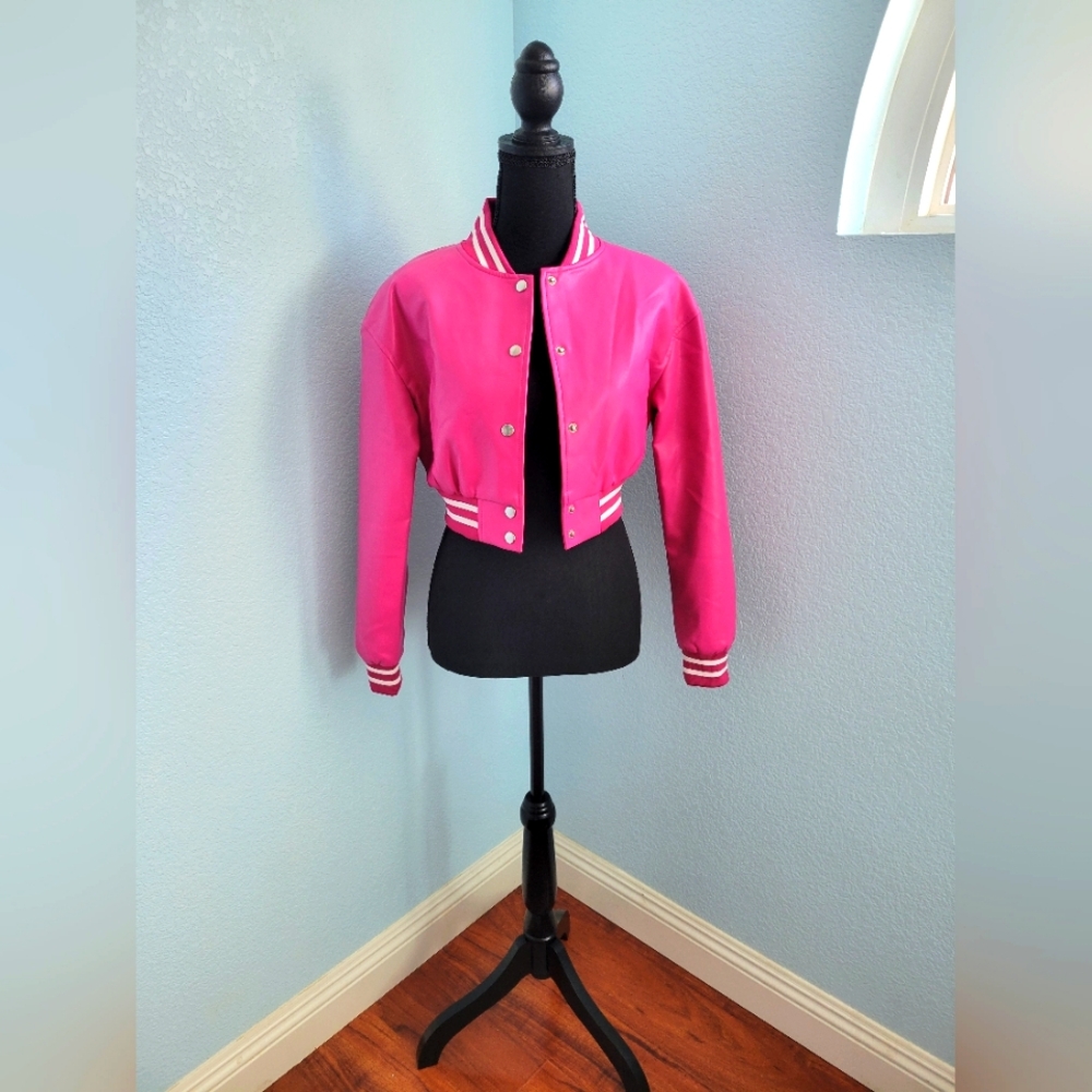 Beautiful and sexy pink faux leather jacket for this winter size s brand Daisy